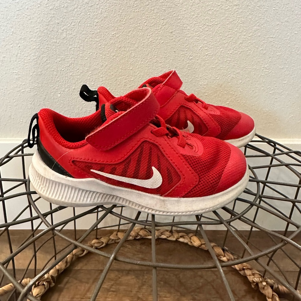 Toddler Nikes size 8